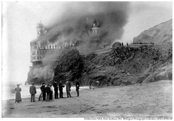 Cliff House burning, 1907