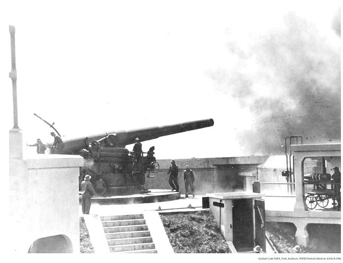 Historical photo of Battery Spencer gun Historical photo of Battery Spencer gun