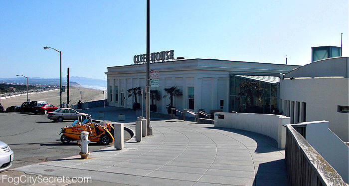 Cliff House San Francisco, front with sign