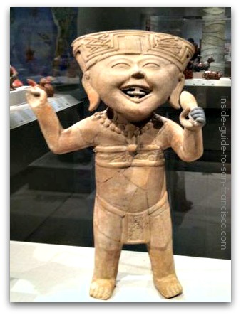 Smiling clay figure, early Mexican, de Young Museum