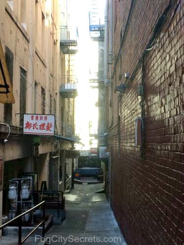 Duncombe Alley in San Francisco Chinatown