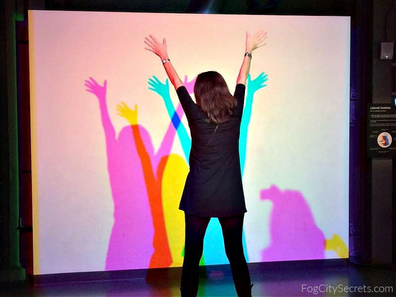 Making colorful shadows at the Exploratorium Making colorful shadows at the Exploratorium