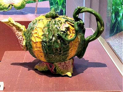 Porcelain tea pot, Legion of Honor Museum