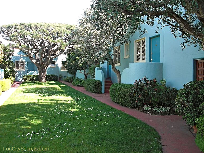Courtyard of Ocean Park Motel in SF