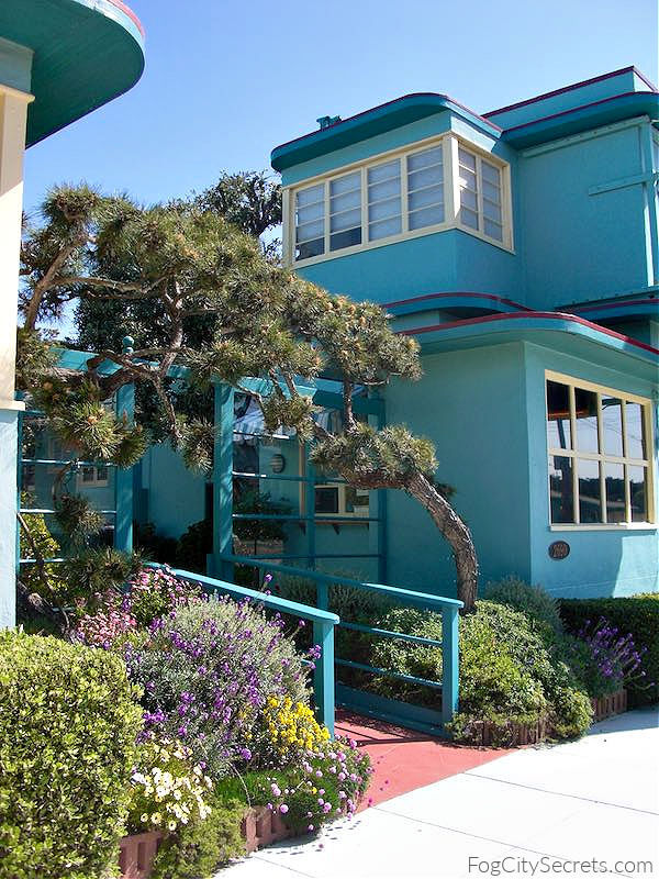 Entrance to the Ocean Park Motel in Sf 