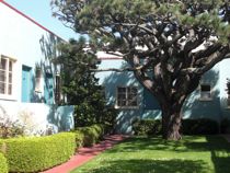 Ocean Park Motel courtyard