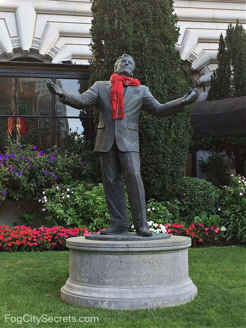 Tony Bennett statue at the Fairmont Hotel in San Francisco