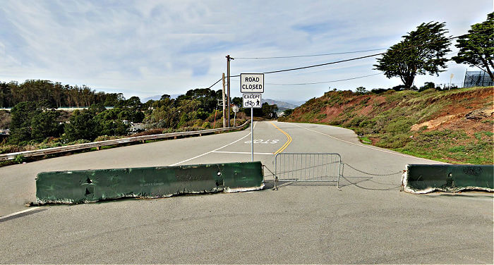 Road to Twin Peaks from Clarendon Road now closed
