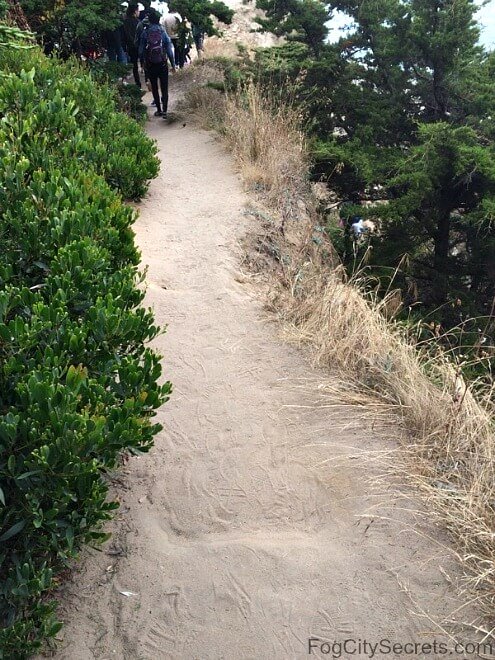 Narrow place on path down to Lands End Point